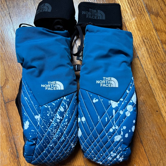 The North Face Women’s Montana GORE-TEX® Ski Mitts - Picture 2 of 5